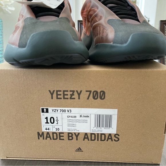 adidas Yeezy 700 V3 GY4109 Copper Fade size 10.5 NWT - Picture 10 of 12